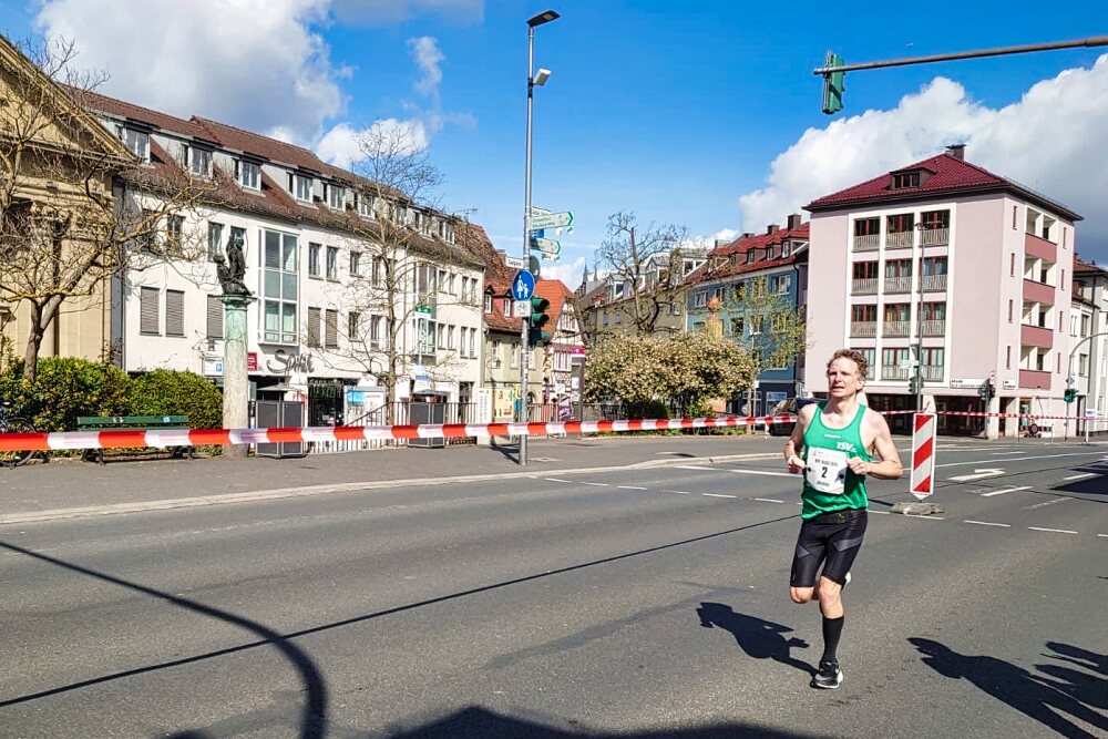Johannes Strobel Zweiter beim Würzburg-Marathon