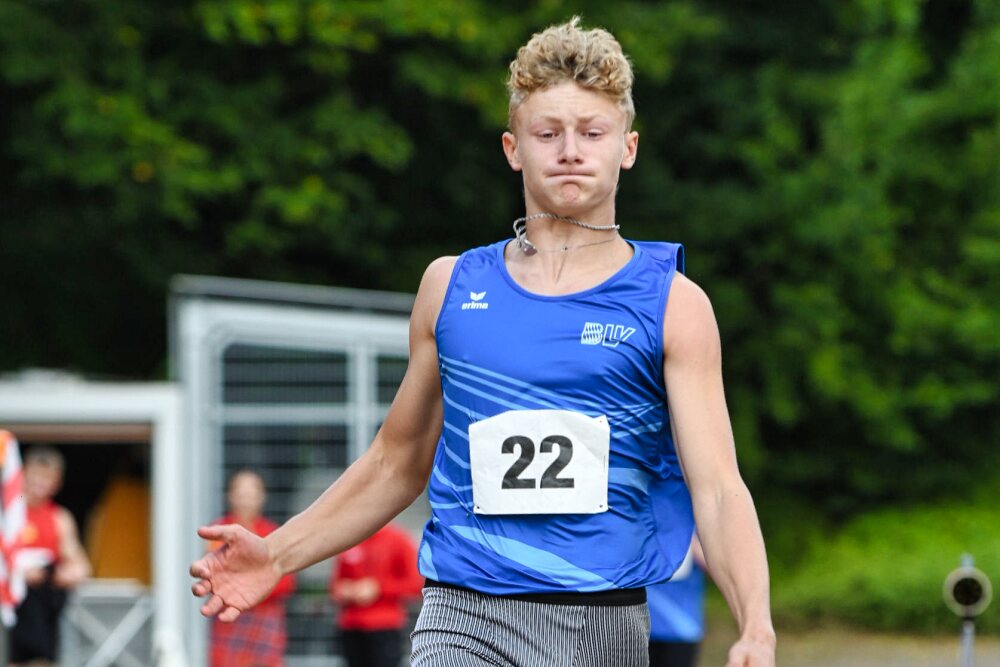 Jakob Sand erstmals im blauen Bayerntrikot